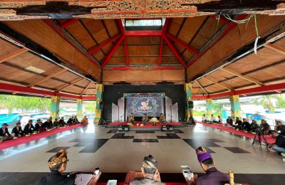 Maos Aksara Lontar