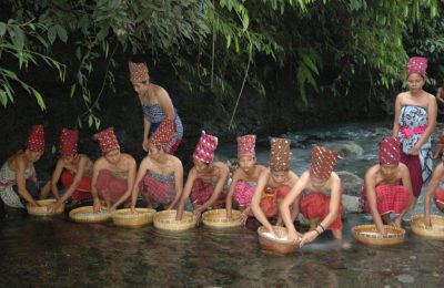 tradisi betimpas desa selanglet lombok